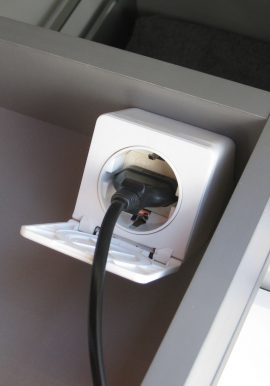 Pistikupesa sahtlisse