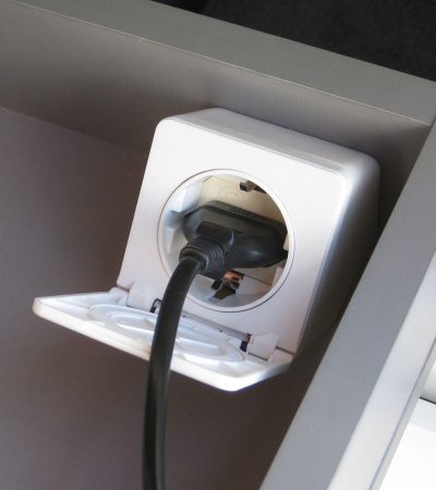 Pistikupesa sahtlisse