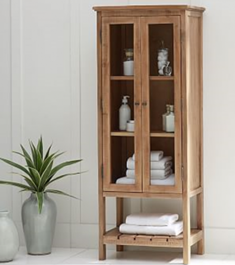 puidust vitriinkapp vannituba