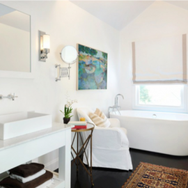 Pärsia vaip ning pehmemööbel vannitoas