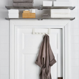 väike vannituba riiul ukse kohal