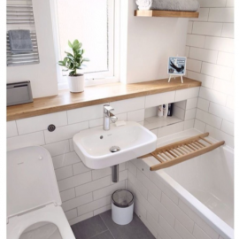 väike vannituba lisariiul seina ääres