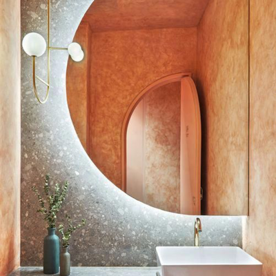 erikujuline vannitoa peegel