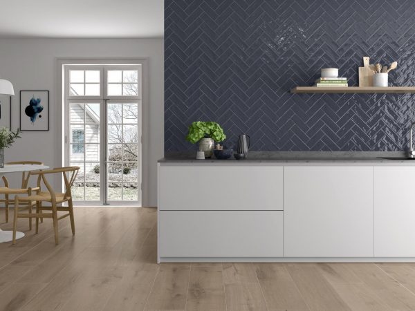 Mayfair Navi seinaplaat